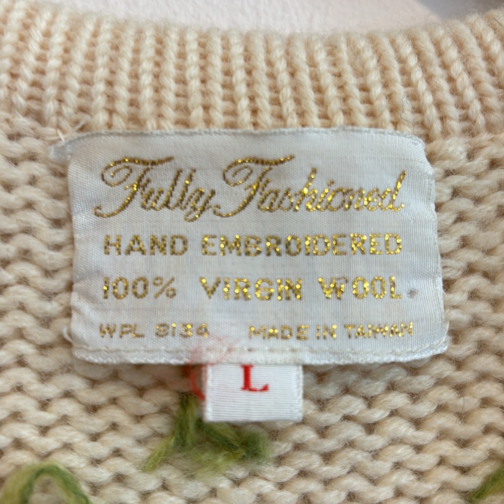 Vintage 100% Wool- Hand Made - Floral Embroidered sweater cardigan - Picture 4 of 10